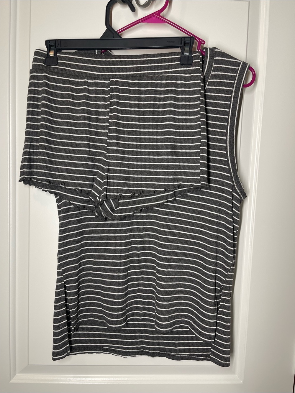 Maronie Gray White Striped Ribbed Lounge Pajama Set 2pc Tank Shorts Size Small - Picture 3 of 16